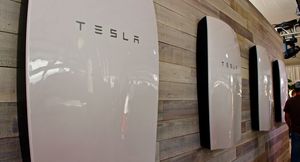 Tesla предлагает бесплатные PowerWall из-за конфликта с повышением цен