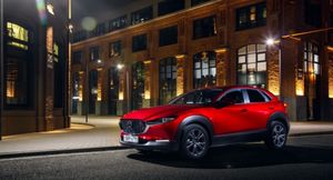 Новая модель Mazda CX-30 попала под отзыв в России