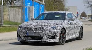 BMW 2-Series Coupe на новых фото «теряет» часть камуфляжа