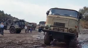 Советские и немецкие грузовики на бездорожье