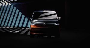 Приборную панель Volkswagen T7 Multivan в стиле Golf показали в тизере