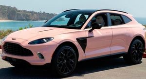 Aston Martin представил единственный в мире розовый Aston Martin DBX