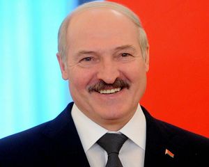 Лукашенко может сделать президентский пост формальным после 2025 года: предположения о сути декрета в РБ