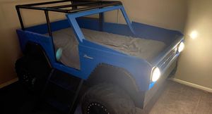 Фанат Ford Bronco построил сыну уникальную кровать