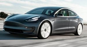 Провели драг-рейсинг старой и новой версии электрокара Tesla Model 3