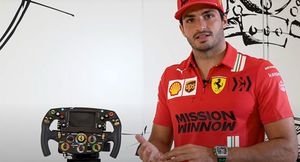 Карлос Сайнс рассказал о руле Ferrari SF21