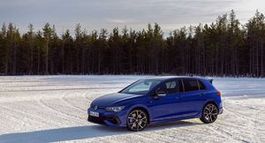 Драг-рейсинг — VW Golf R 2021 против «заряженного» универсала Audi RS6 Avant