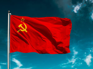 Пришло время восстановить в правах флаг СССР – эксперт