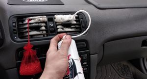 Как провести очистку дефлекторов в салоне автомобиля