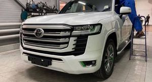 Новый Toyota Land Cruiser впервые проехал на камеру