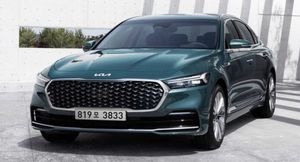 Kia опубликовала первые изображения обновленного седана K900 2022 года