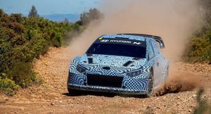 Hyundai начинает испытания своей гибридной WRC 2022 на базе i20 N