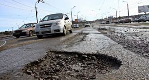 300 ям: мэру российского города пришлось извиняться за качество дорог