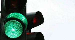 Изучаем ПДД. Разрешен ли поворот направо при неактивной дополнительной секции светофора?