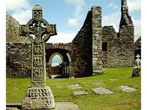 Откуда на древних церквях "кельтские" кресты?