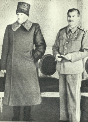 Почему на фото Сталин смеется, стоя рядом с британским фельдмаршалом Монтгомери
