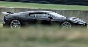 Bugatti опубликовала тизер современного гиперкара La Voiture Noire