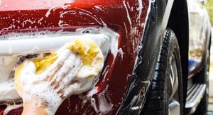 Почему автомобиль нужно чаще мыть летом, чем зимой?