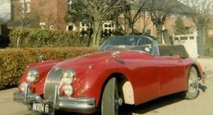 В Британии разбитый в ДТП Jaguar продали за 1 млн рублей