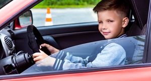 Детям с 10 лет разрешат садиться за руль