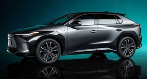 Серийный кроссовер Toyota bZ4x дебютирует в 2021 году