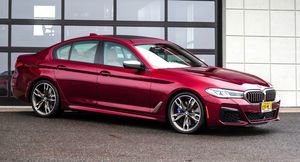 BMW признает, что M550i xDrive медленнее, чем рекламируется