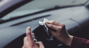 Пять способов применения нашатыря в автомобиле