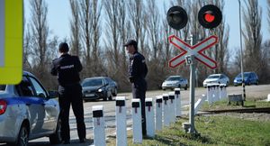 Что делать, если машина заглохла на железнодорожных путях