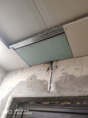 Ревизионный люк для подвесного потолка в коридоре: как мы спрятали провода, при этом обеспечили к ним доступ