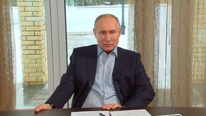 Путин обвинил США в попытках сдержать развитие РФ