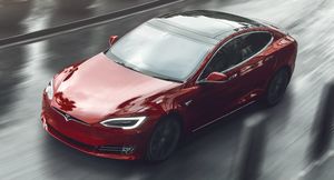 Tesla начала поставки своего нового седана Model S Plaid