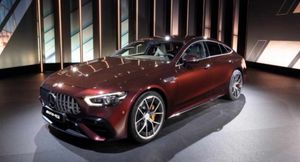 Автобренд Mercedes обновил четырехдверное купе Mercedes-AMG GT