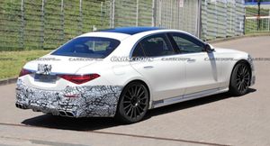 Mercedes-AMG S63e 2022 показали на последних шпионских снимках