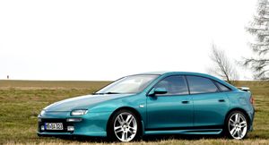 Mazda Lantis — спортивный седан среднего класса