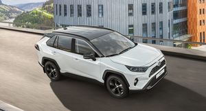 Новая комплектация для Toyota RAV4 — в чем отличие от стандартной