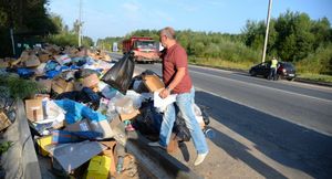 В России планируют ввести штрафы за выброшенный из автомобилей мусор