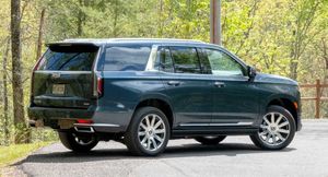 Cadillac не успевает за высоким спросом на Escalade Platinum 2021 года