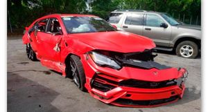 Полностью разбитый Lamborghini Urus продают за 850 долларов