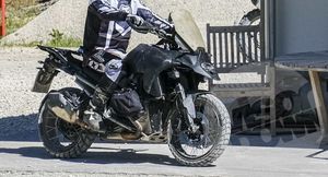 На испытаниях впервые заметили прототип мотоцикла BMW R1300 GS
