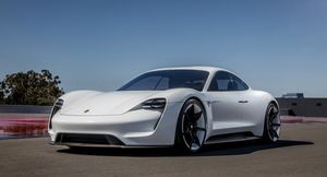 Автомобили Porsche Panamera и Taycan подорожали в России