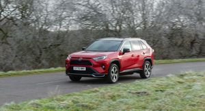 Toyota официально раскрыла обновления для RAV4