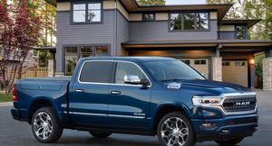 Ram 1500 Limited 10th Anniversary Edition 2022 года отмечает десятилетие модных пикапов