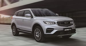 “Китаец” за 2,2 млн рублей — Geely Atlas Pro