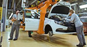 «АвтоВАЗ» возобновил производство автомобилей Lada Granta и Niva Legend