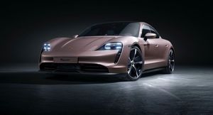 Porsche не будет полностью переходить на электротягу, несмотря на популярность Porsche Taycan