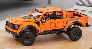 Пикап Ford F-150 Lego Technic Kit состоит из 1379 деталей нового набора Lego