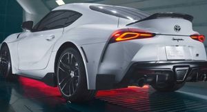 Победил ли на прямой Ford Mustang спортивное купе Toyota Supra?