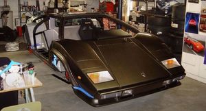 Точную реплику Lamborghini Countach собирали 17 лет