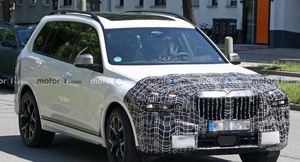 Обновленный BMW X7 получит фары в стиле Skoda