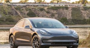 Блогер проверил автопилот Tesla Model 3